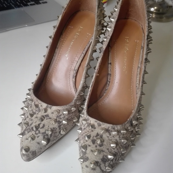 BCBG studded pumps - Picture 4 of 9